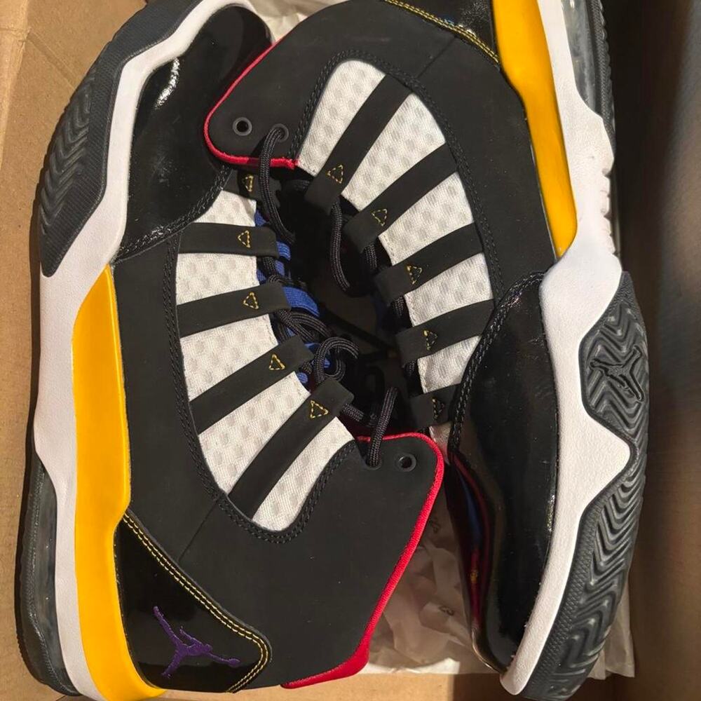 Jordan 11 retro bred sneakers